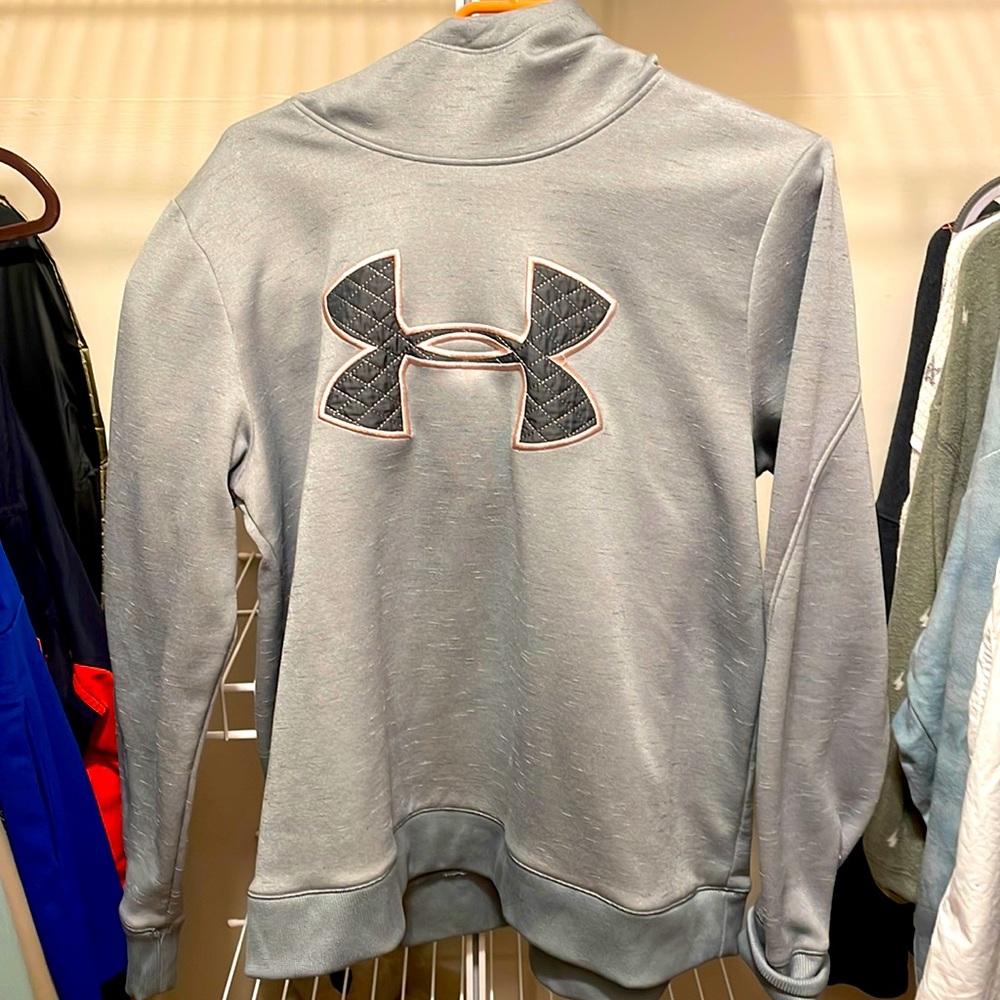 Grey, soft, under armpit sweatshirt. Great condition. Size large, not huge.